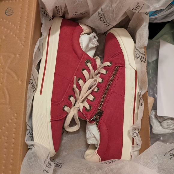 Taos Burgundy Sneakers with White Accents - Picture 6 of 6